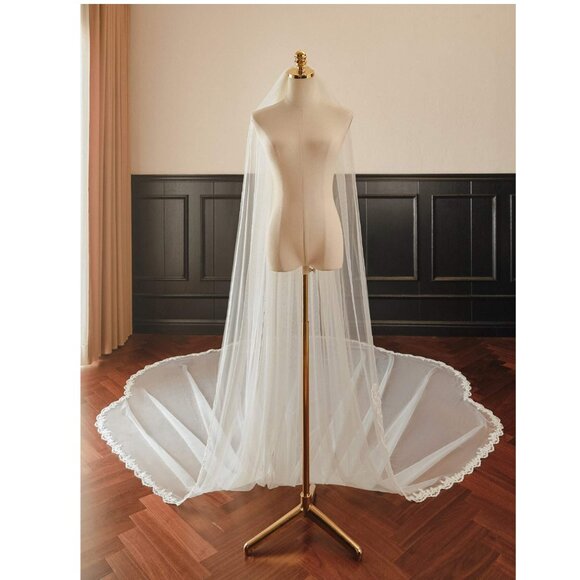 WEDDING Sequin Petal Shape Wedding Bridal Veil With Metal Comb IVORY - Picture 4 of 10